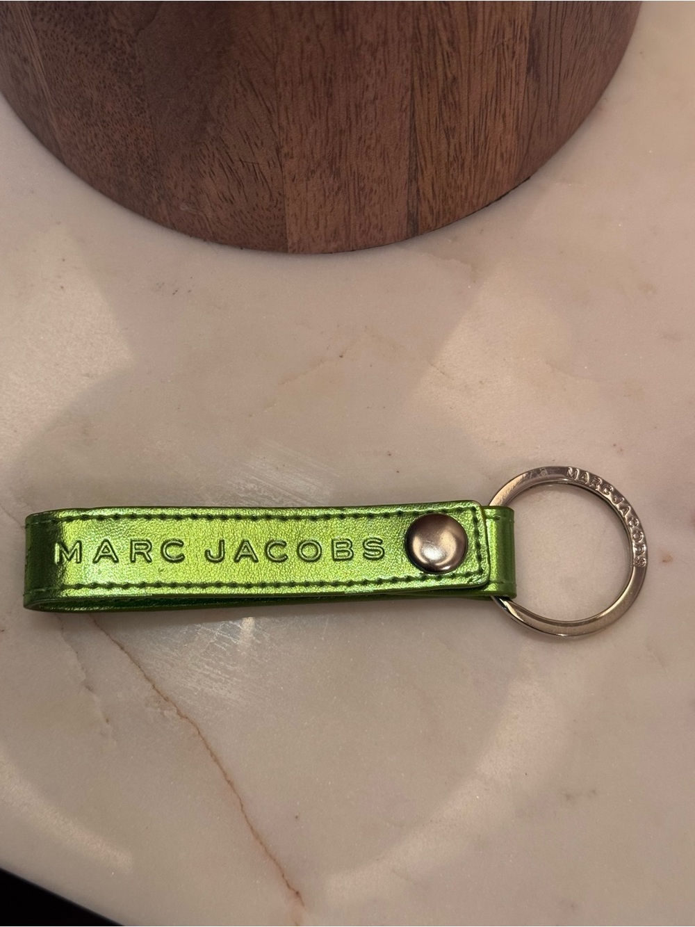 Marc Jacobs Metallic Green Leather Strap Key Ring - Picture 2 of 5